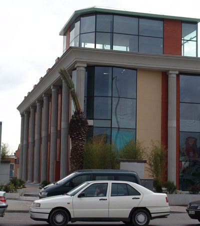 AgrupaciÃ³n de 9 naves industriales-comerciales en Calle Rey Pastor. Pol. Ind. Nuestra Sra. de Butarque. LeganÃ©s.